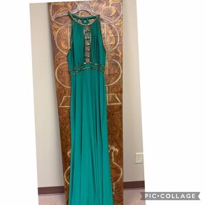 Elegant Green Sleeveless Dress